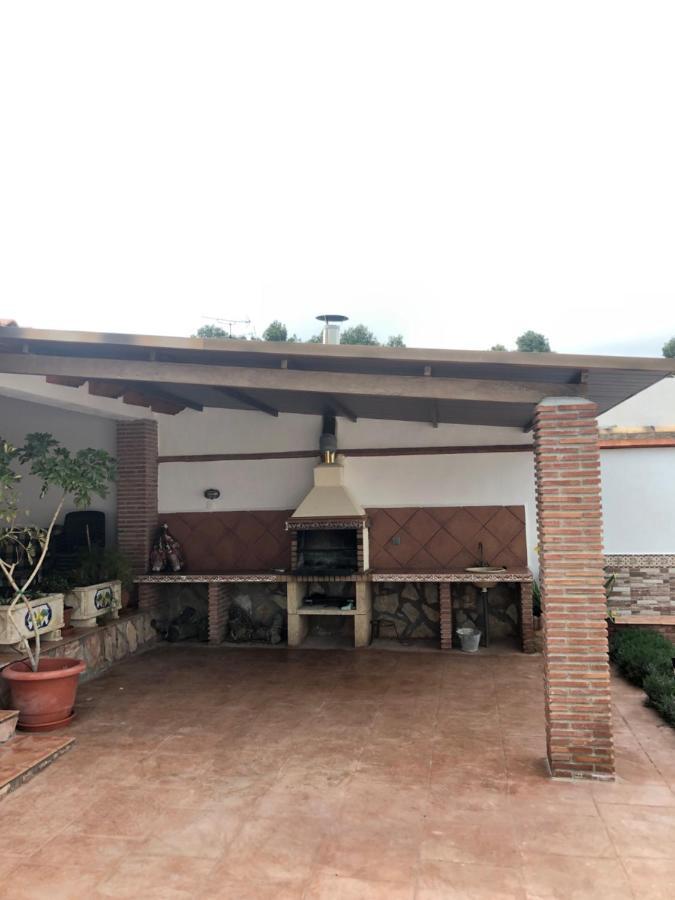 Chalet Embalse Bermejales Arenas del Rey Exterior photo