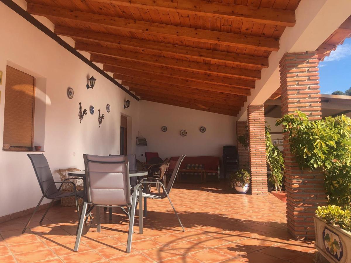 Chalet Embalse Bermejales Arenas del Rey Exterior photo